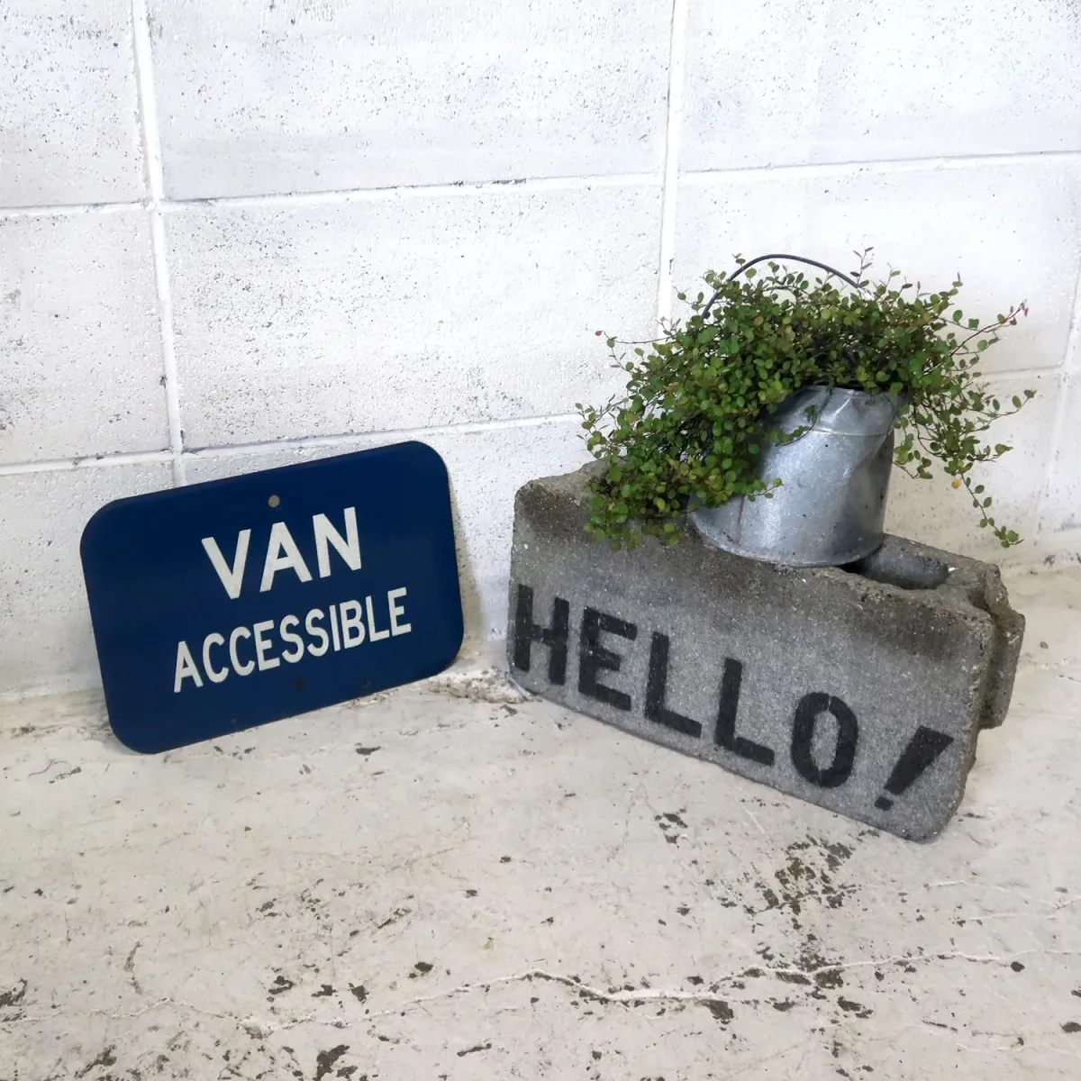 VAN ACCESSIBLE ロードサイン ホーロー