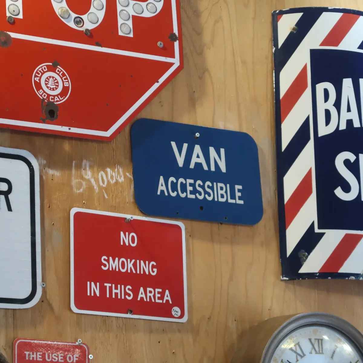 VAN ACCESSIBLE ロードサイン ホーロー