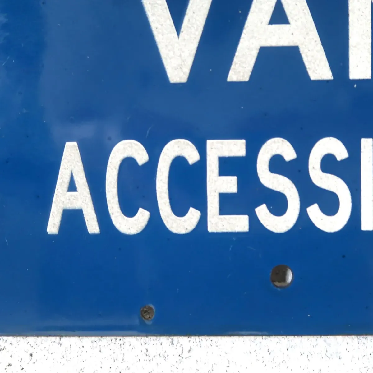 VAN ACCESSIBLE ロードサイン ホーロー