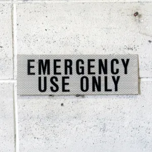 EMERGENCY USE ONLY メタルサイン