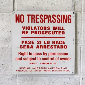 NO TRESPASSING ビンテージ メタルサイン