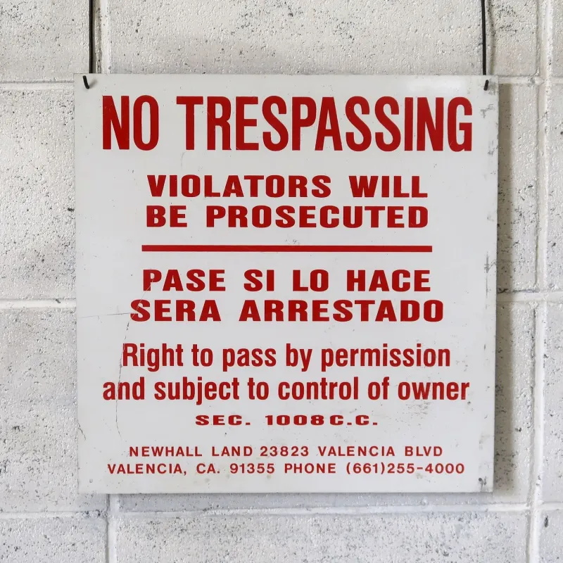 NO TRESPASSING ビンテージ メタルサイン