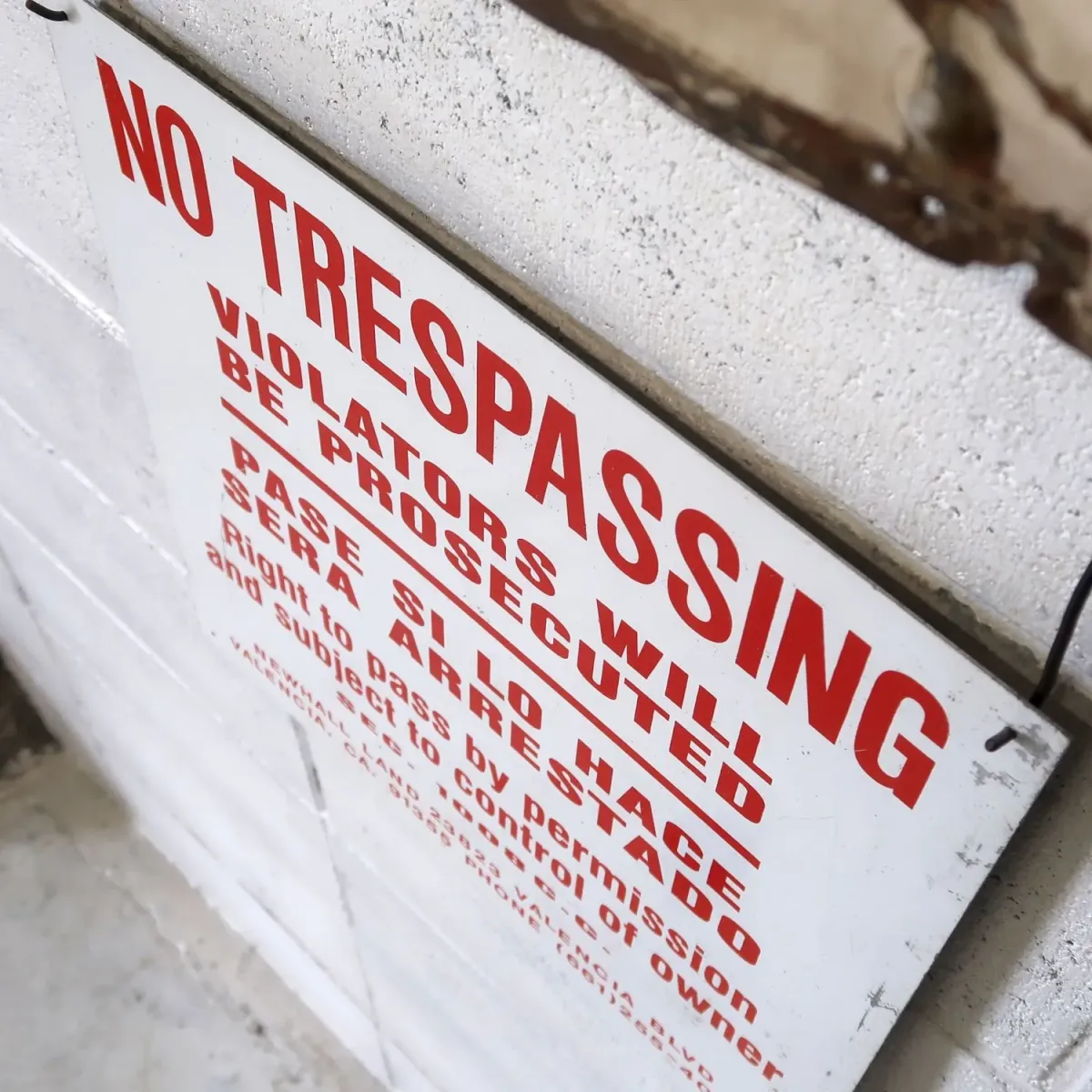 NO TRESPASSING ビンテージ メタルサイン