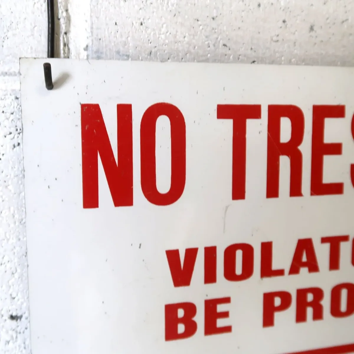 NO TRESPASSING ビンテージ メタルサイン