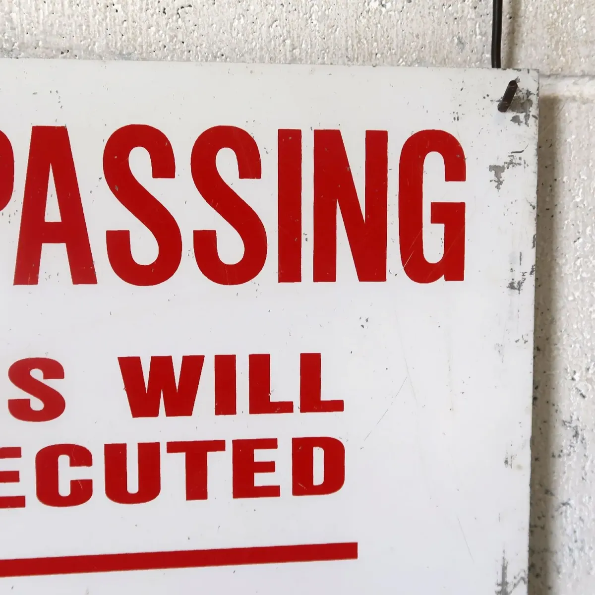 NO TRESPASSING ビンテージ メタルサイン