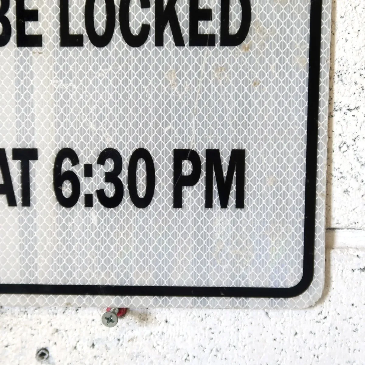 THE GATE WILL BE LOCKED メタルサイン