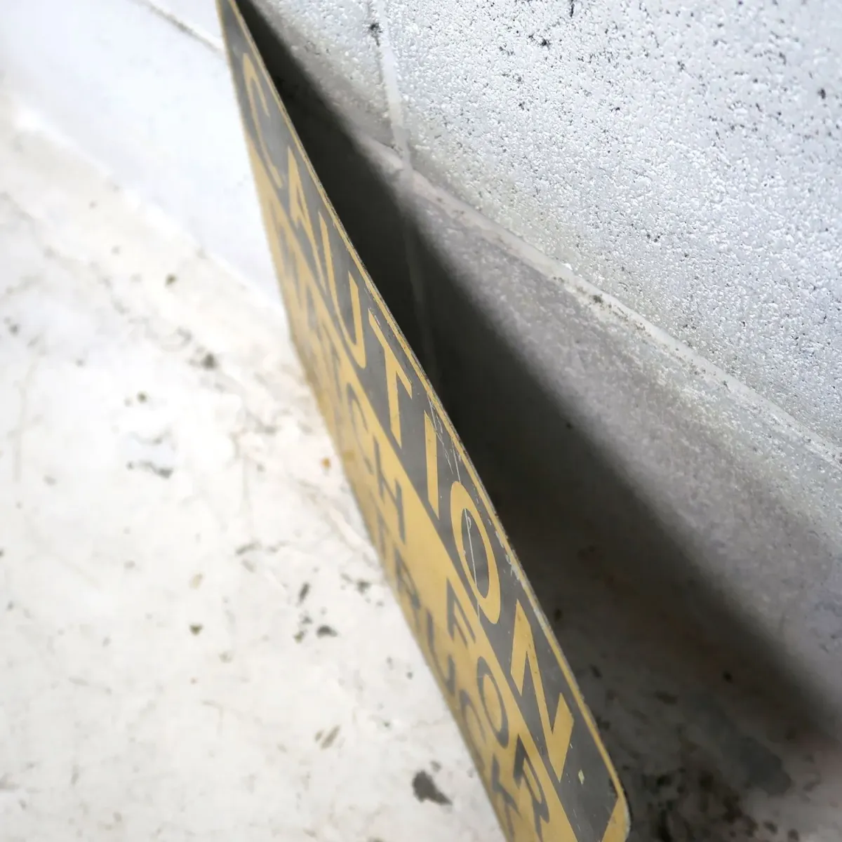 CAUTION ビンテージ ロードサイン