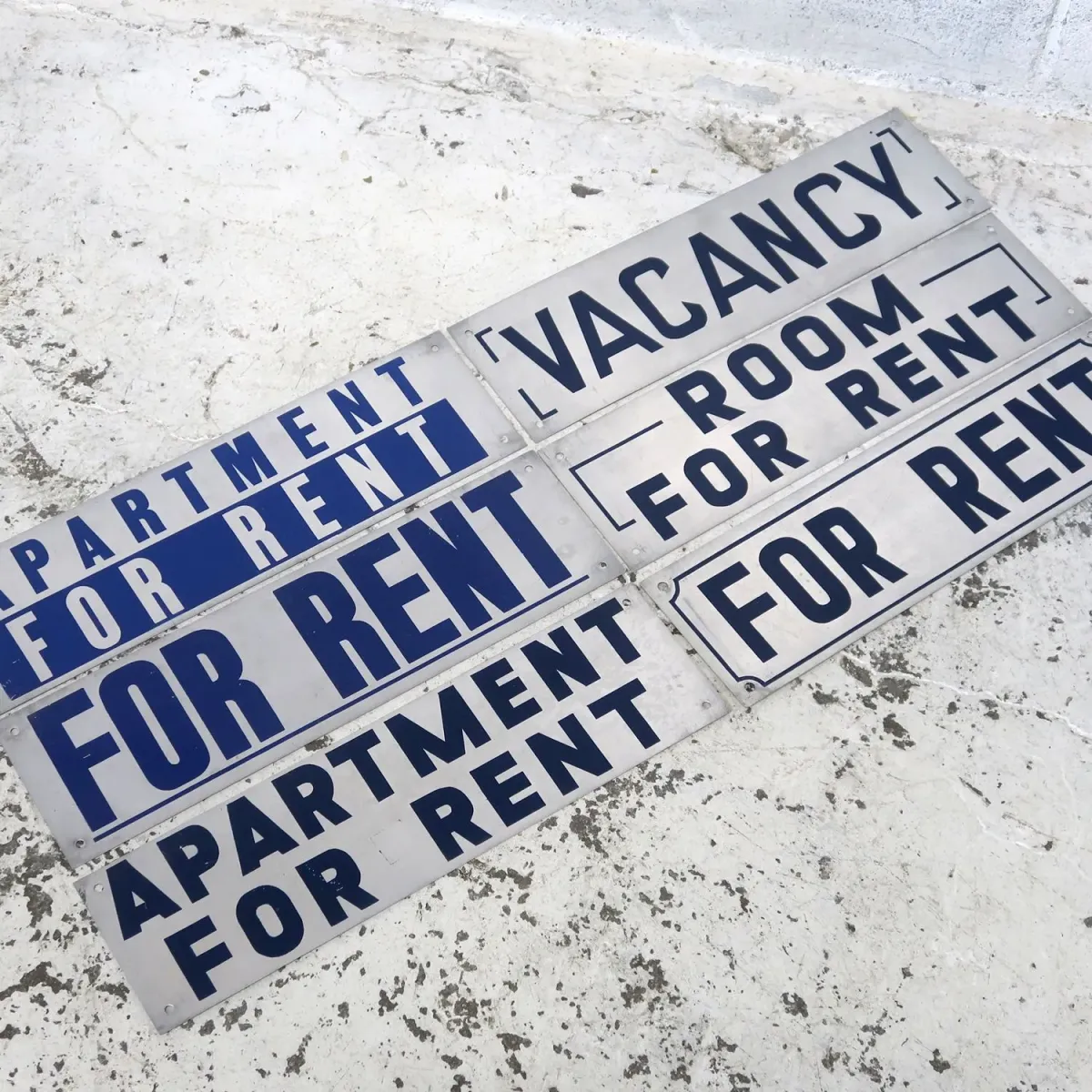 APARTMENT FOR RENT メタルプレート