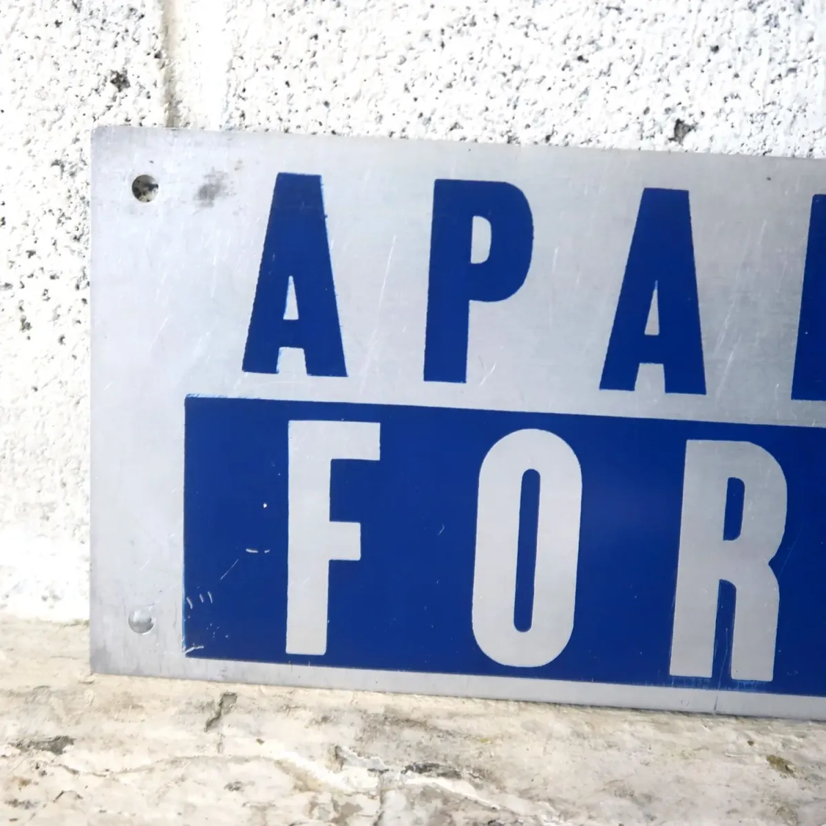 APARTMENT FOR RENT メタルプレート