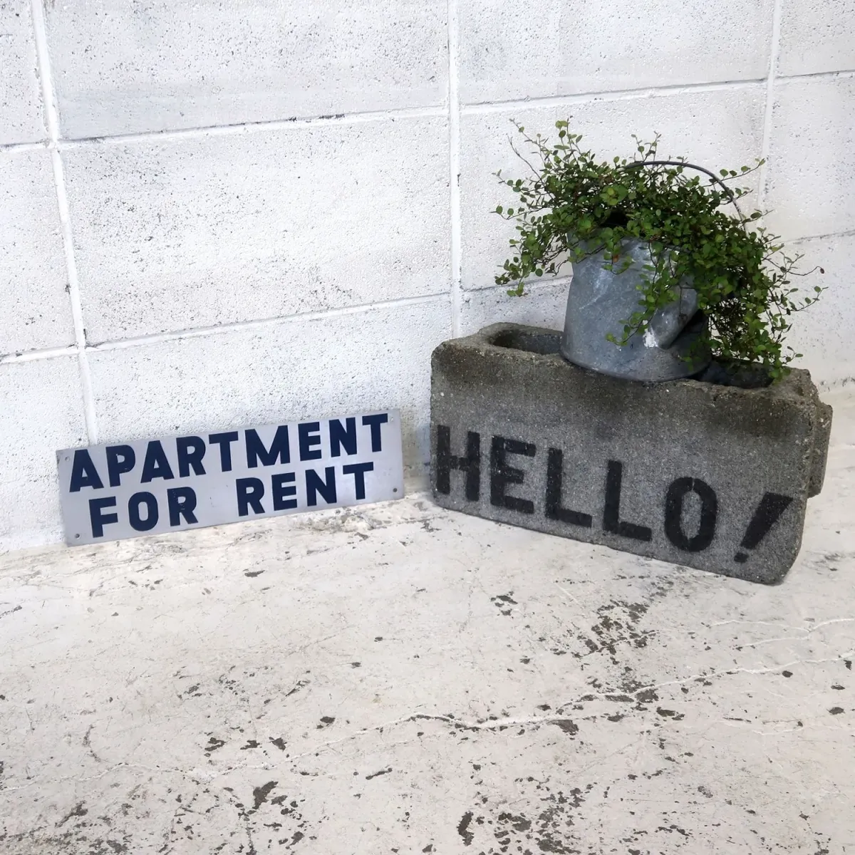 APARTMENT FOR RENT メタルプレート