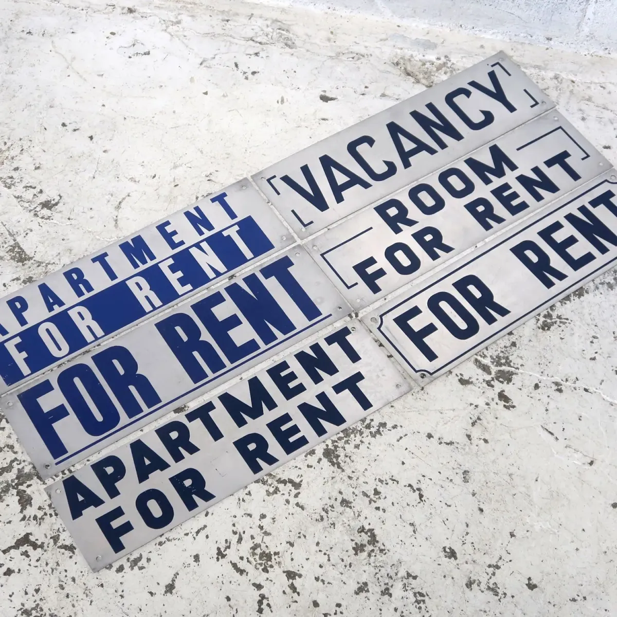 APARTMENT FOR RENT メタルプレート