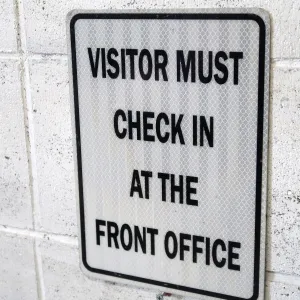 VISITOR MUST CHECK IN メタルサイン