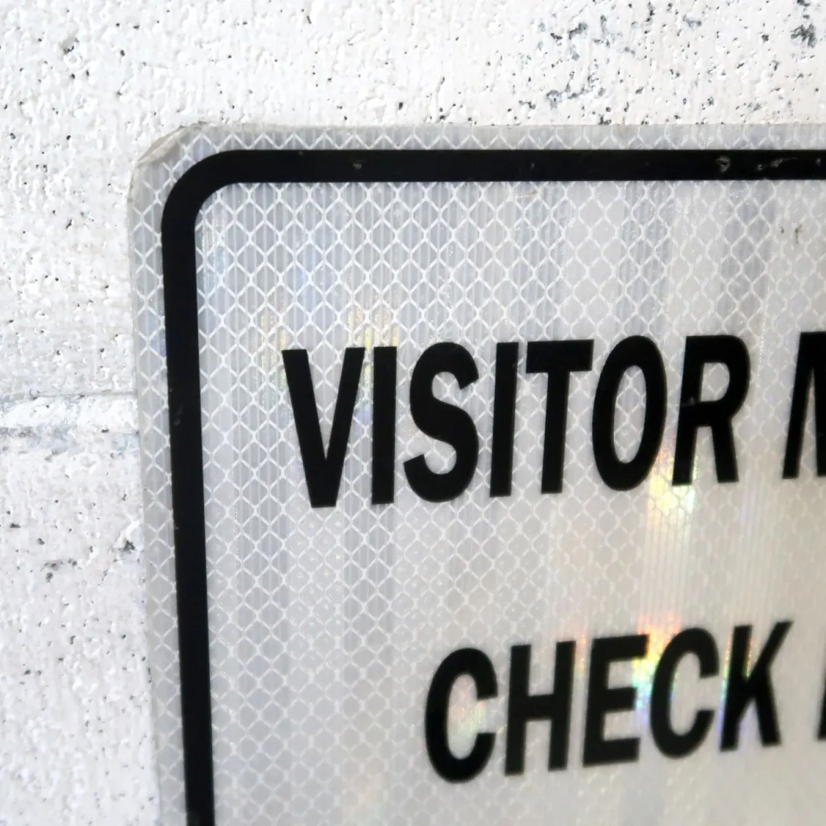 VISITOR MUST CHECK IN メタルサイン
