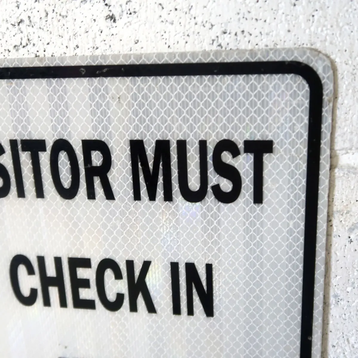 VISITOR MUST CHECK IN メタルサイン