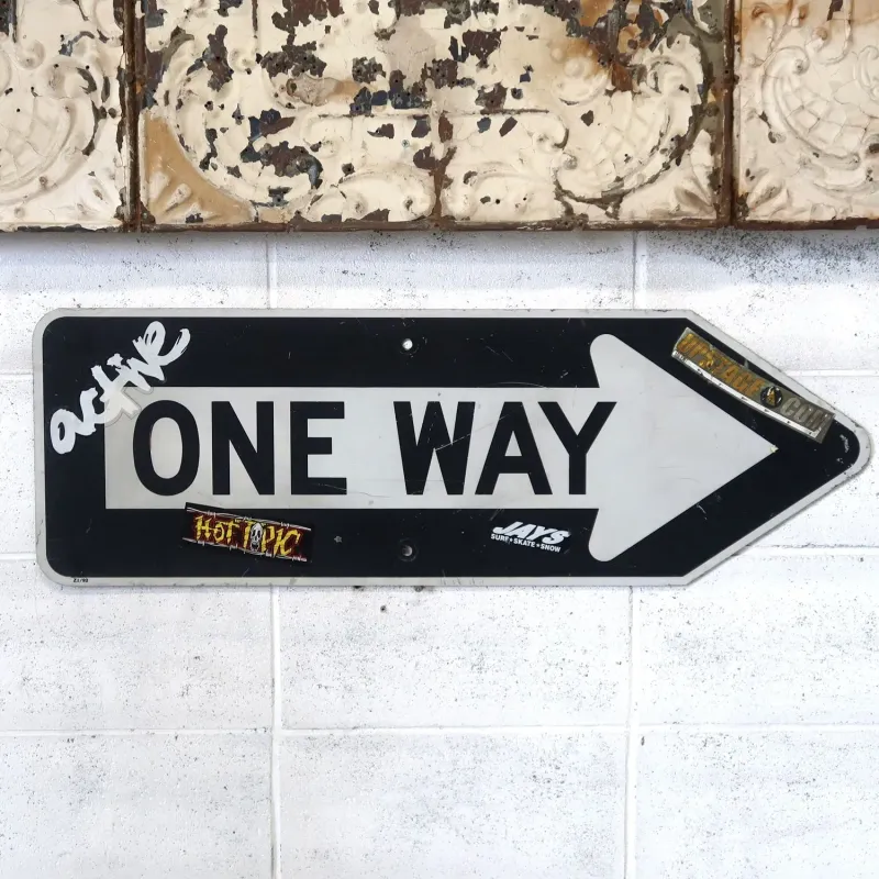 ONE WAY ロードサイン