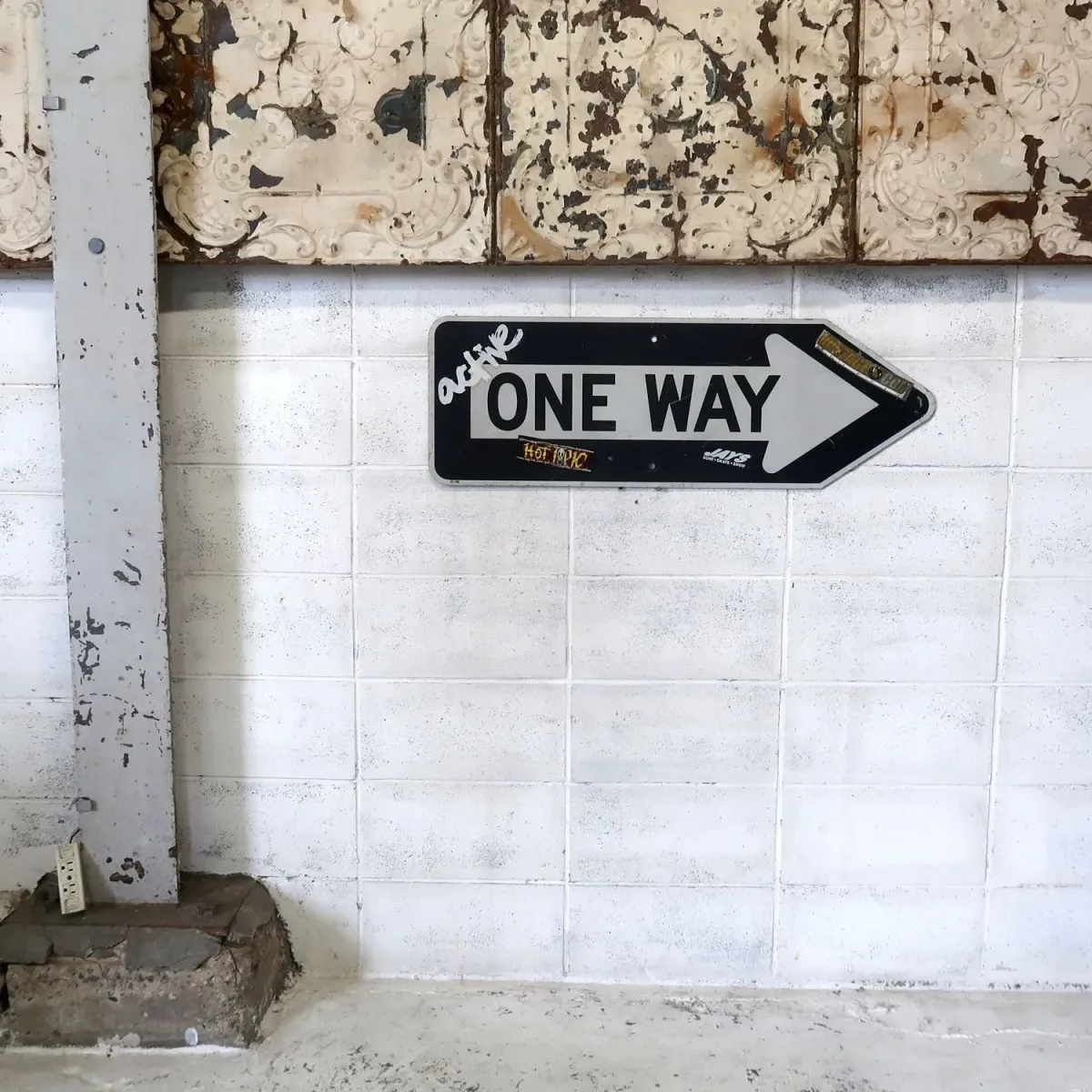 ONE WAY ロードサイン