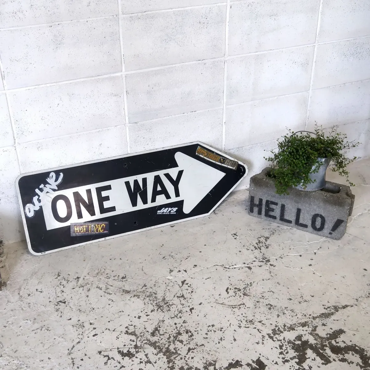 ONE WAY ロードサイン