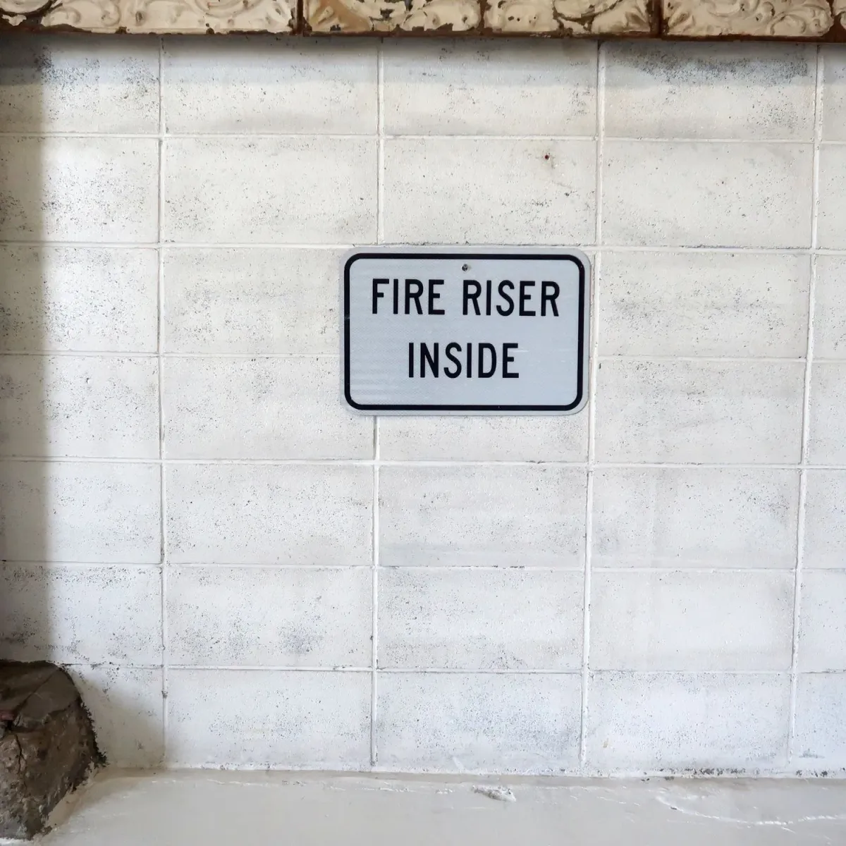 FIRE RISER INSIDE メタルサイン