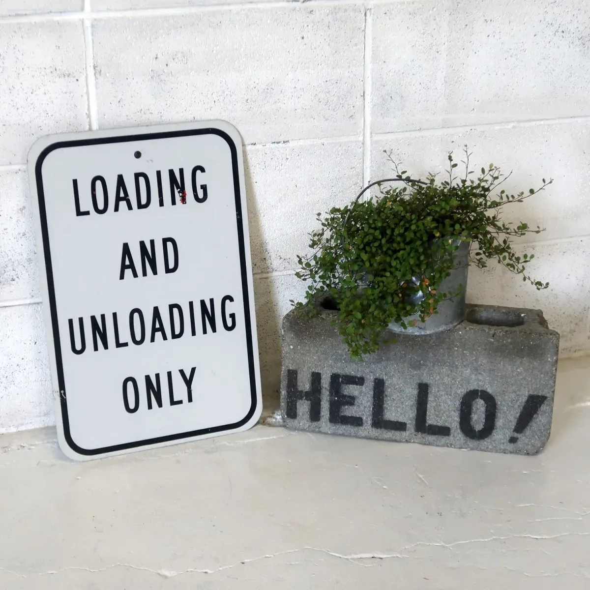 LOADING ONLY メタルサイン