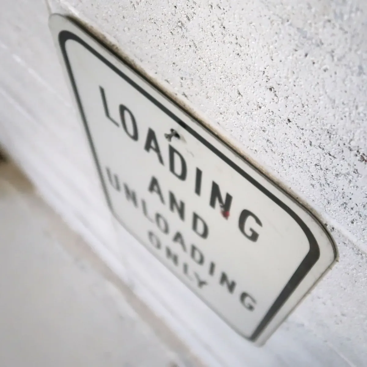 LOADING ONLY メタルサイン