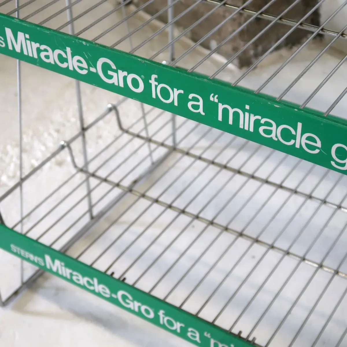 Miracle-Gro ストアディスプレイ ワイヤーラック
