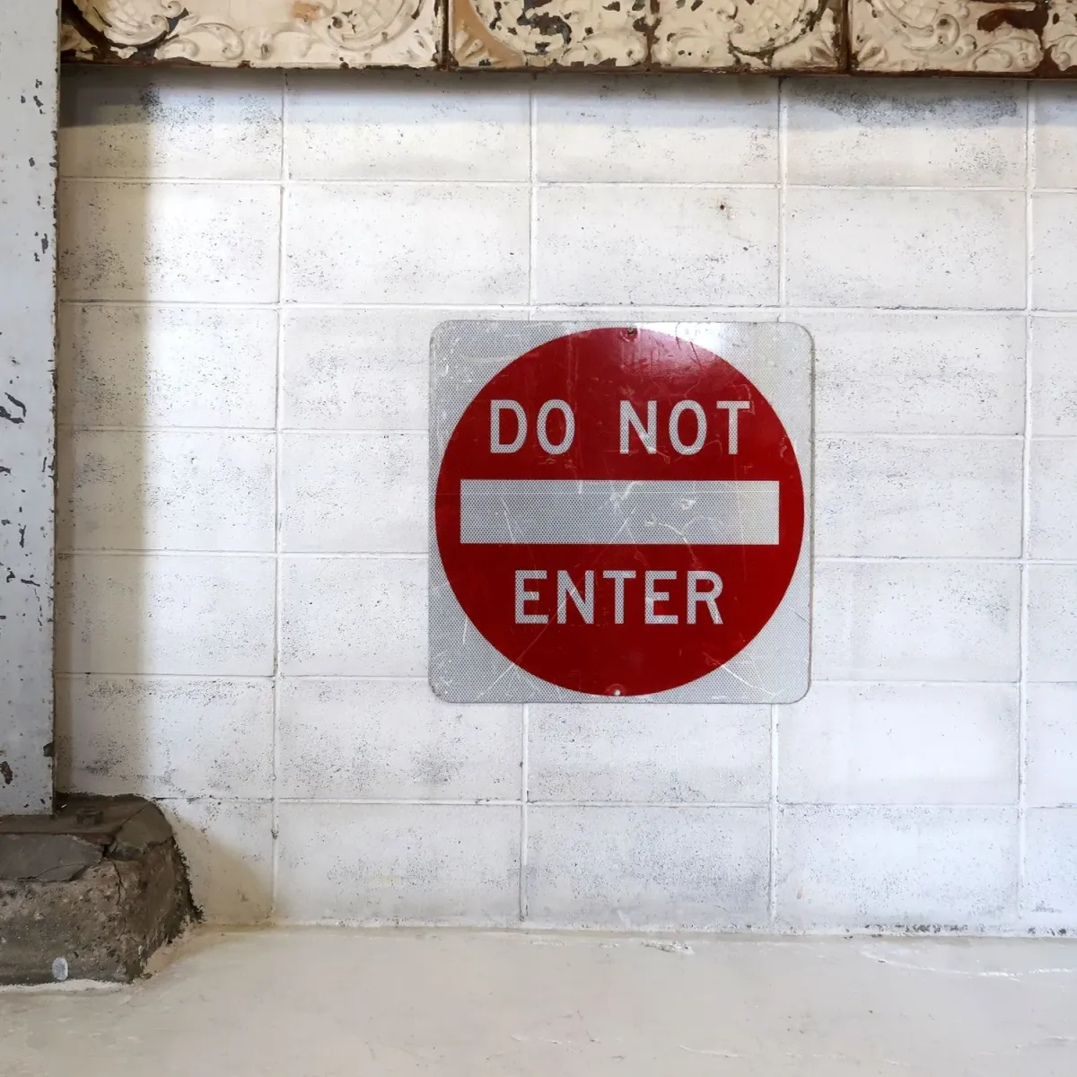 DO NOT ENTER ロードサイン