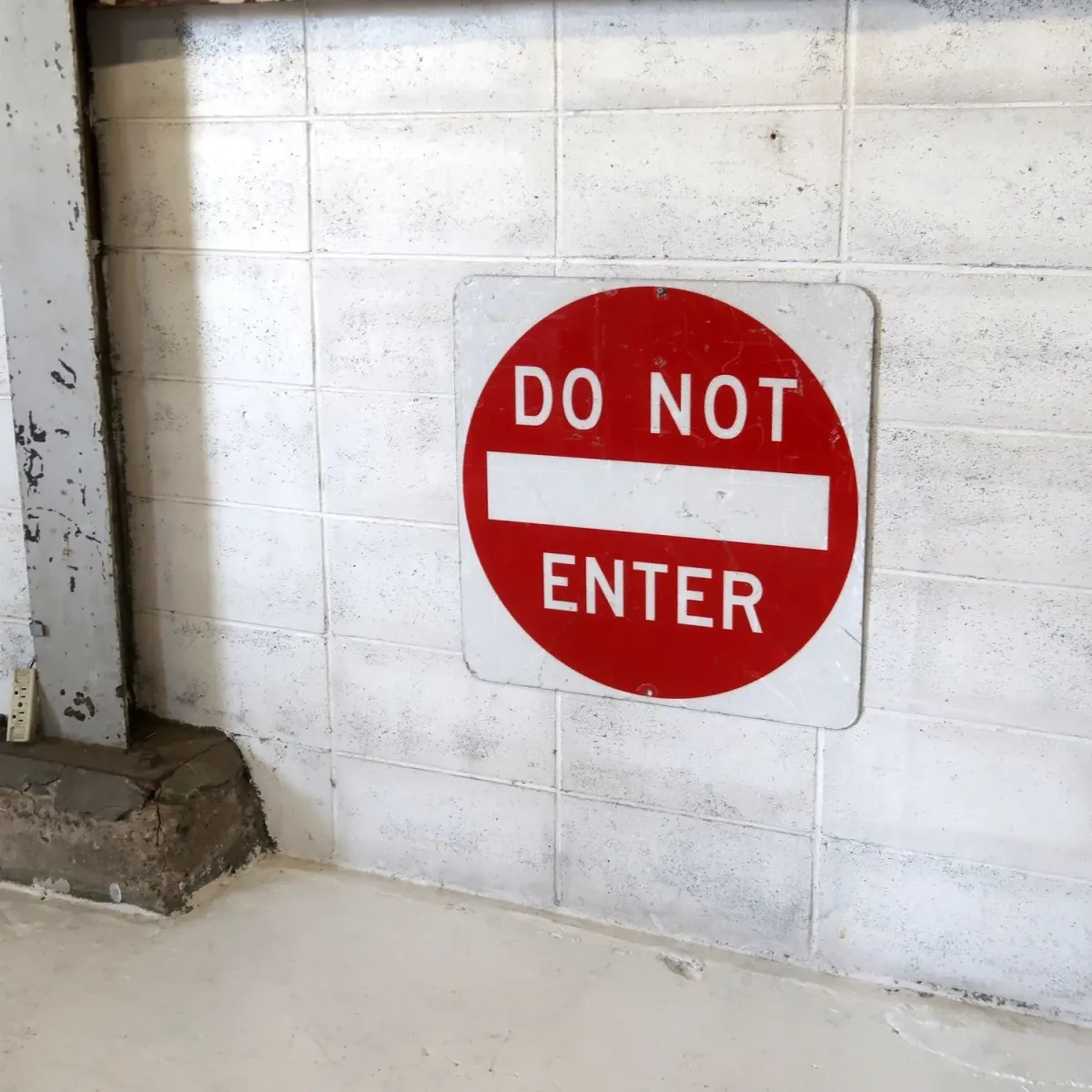 DO NOT ENTER ロードサイン