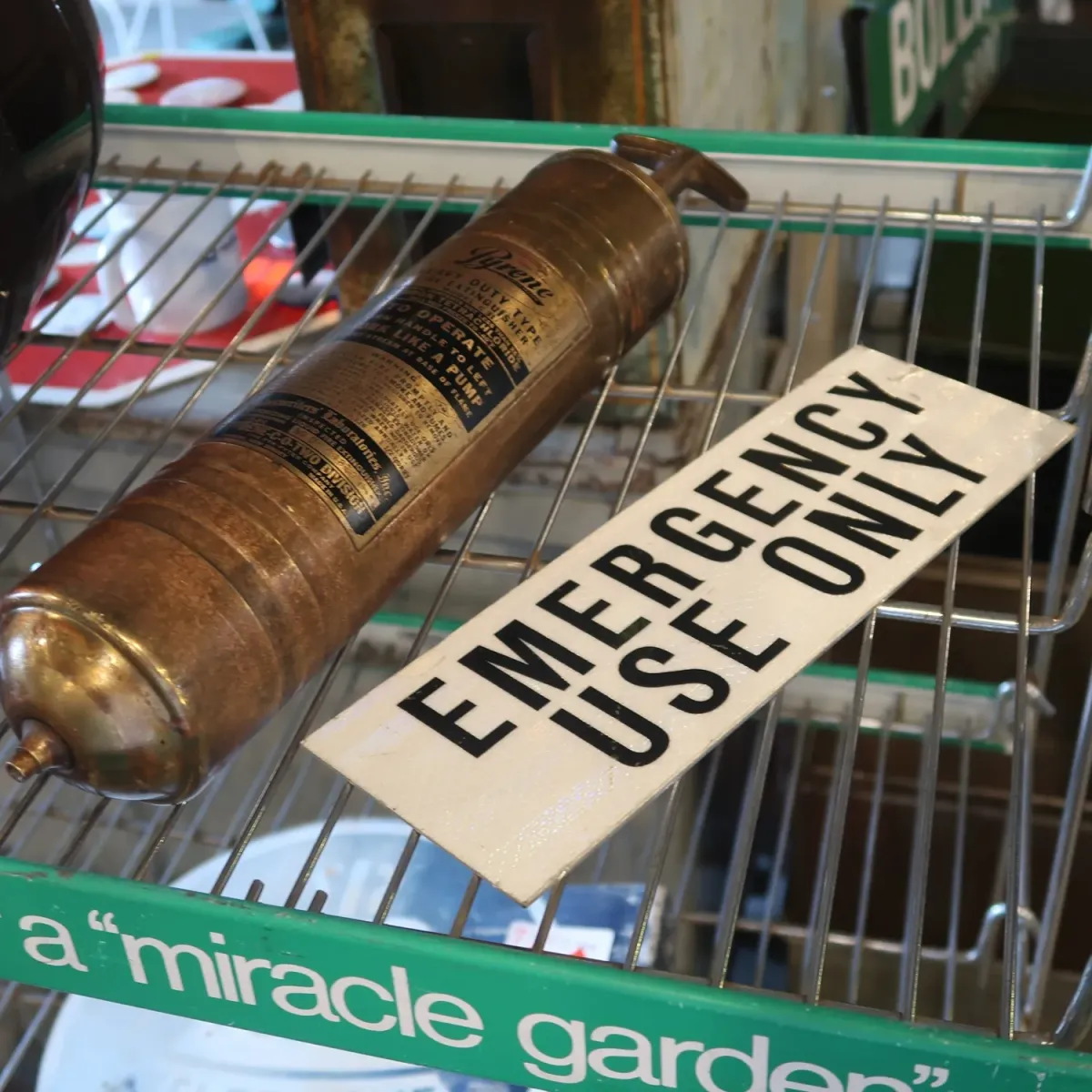EMERGENCY USE ONLY メタルサイン