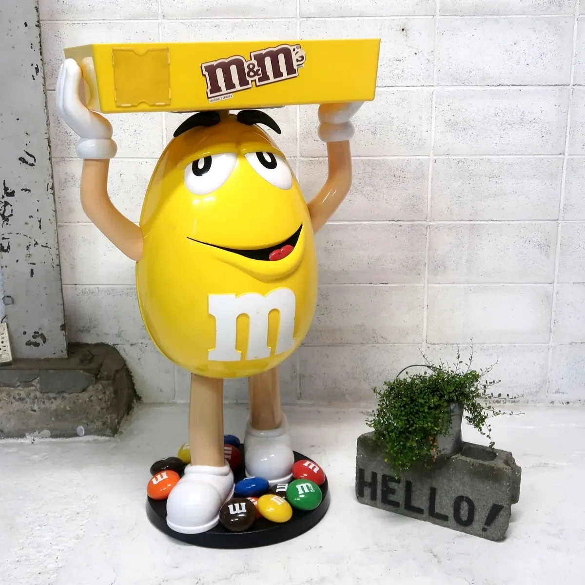 M&M's イエロー 大型 ストアディスプレイ