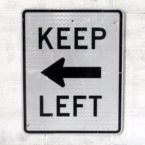 KEEP LEFT ロードサイン