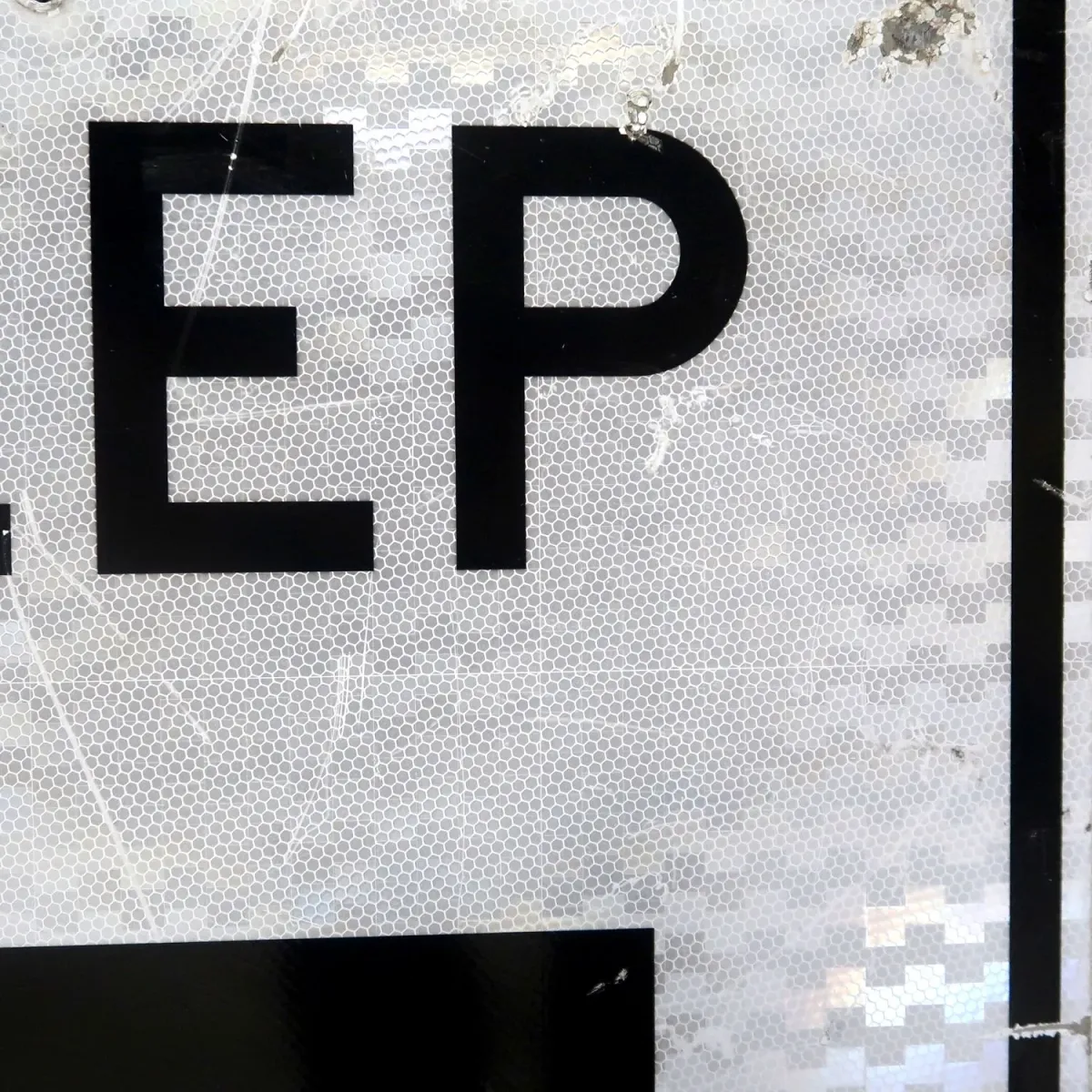 KEEP LEFT ロードサイン