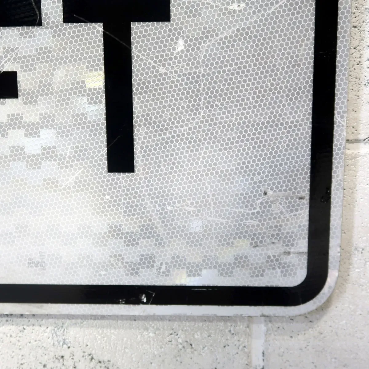 KEEP LEFT ロードサイン