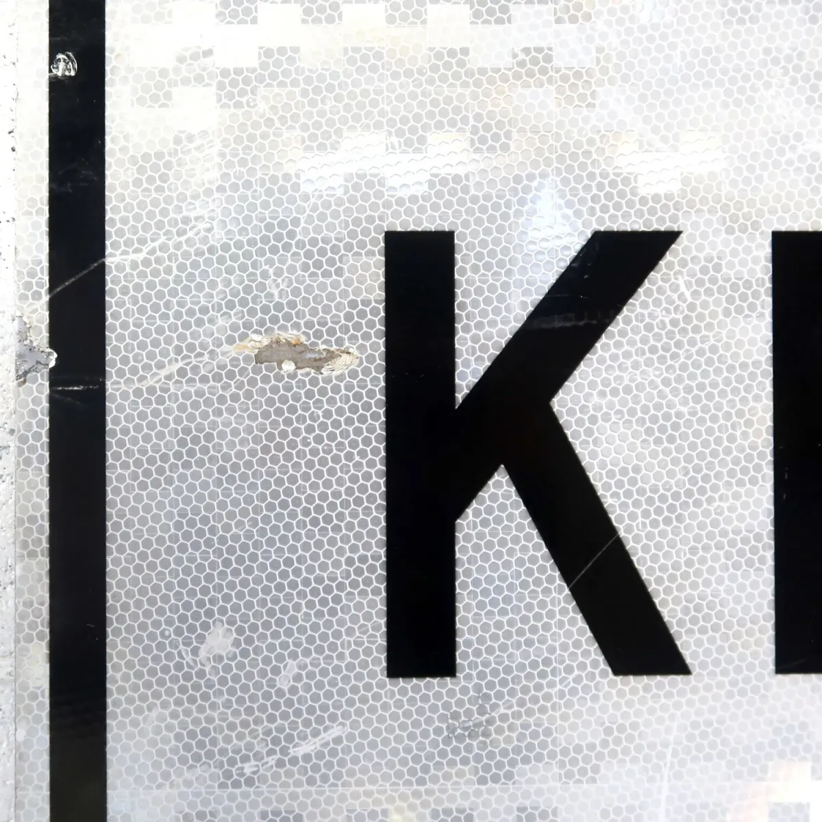 KEEP LEFT ロードサイン